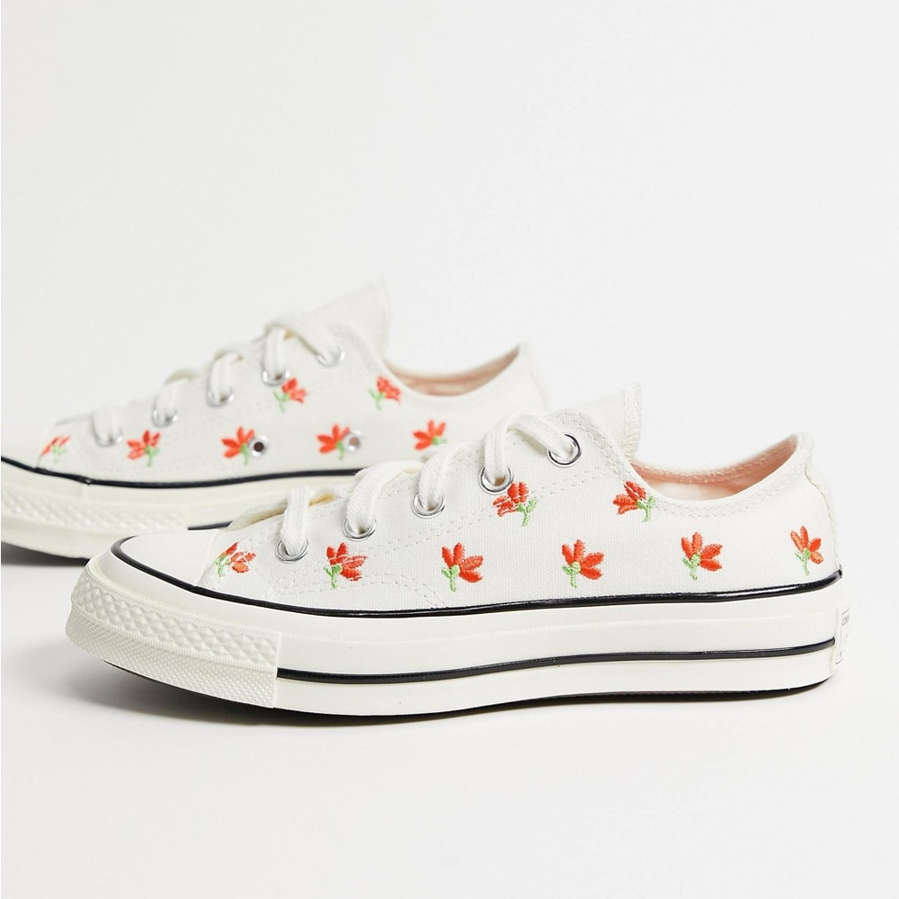 Converse Chuck 70 Low floral embroidered sneakers in white- size 8